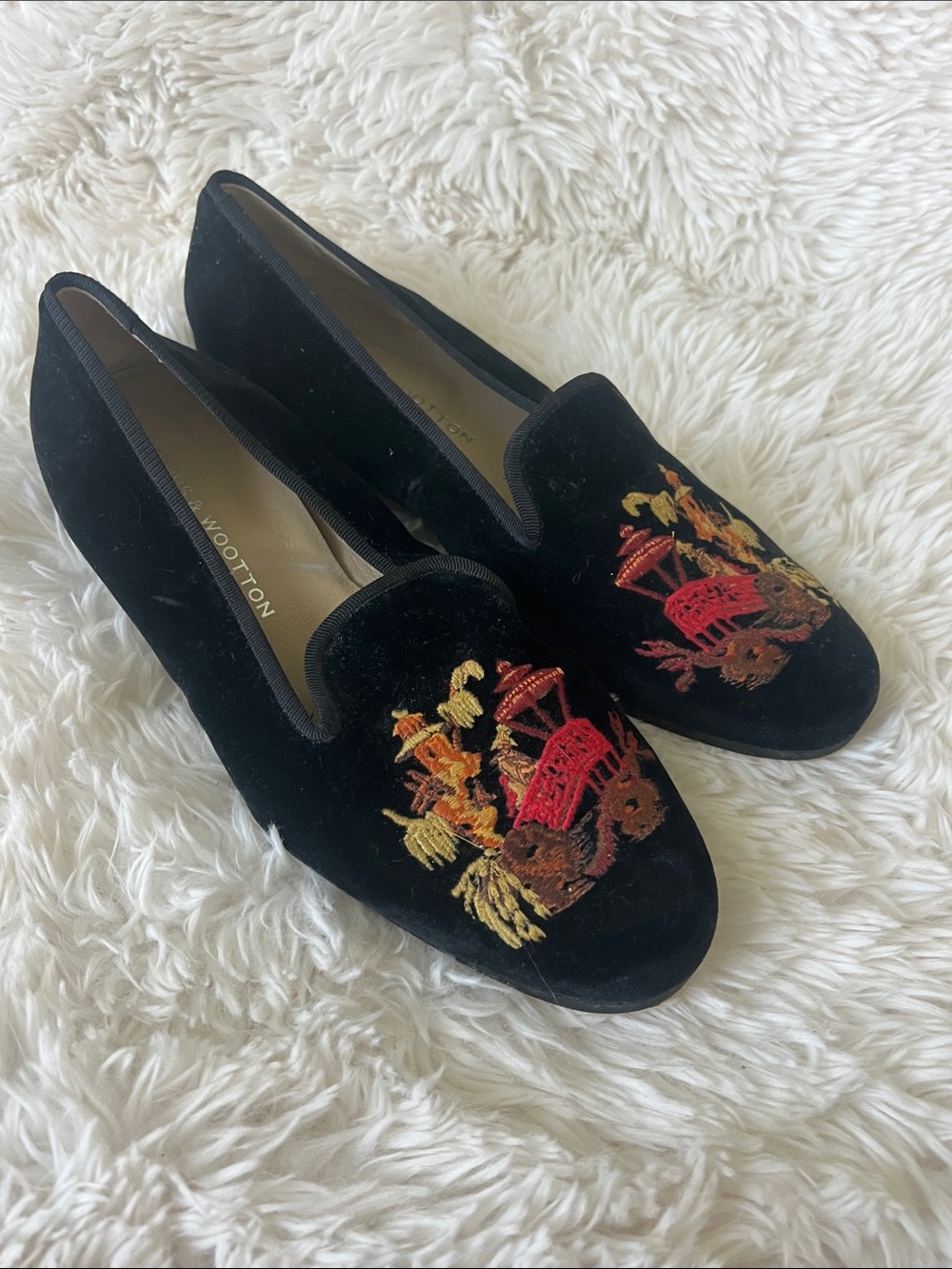 Stubbs & Wootton Black Velvet Embroidered Loafers 9.5 ♣️